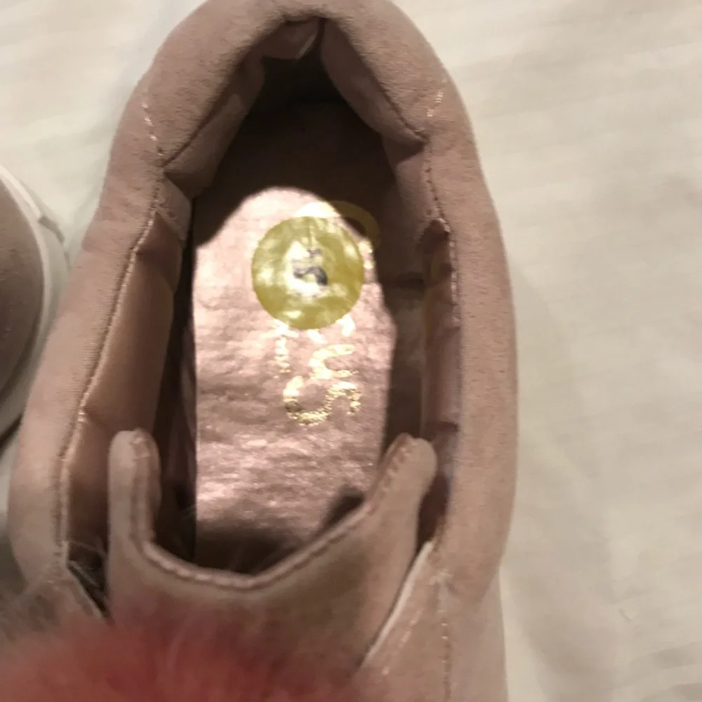 Sam Edelman Girls Pink Suede Pom Pom Sneakers